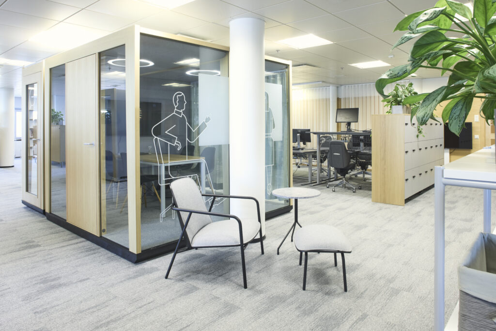 Toimisto 1293 m²